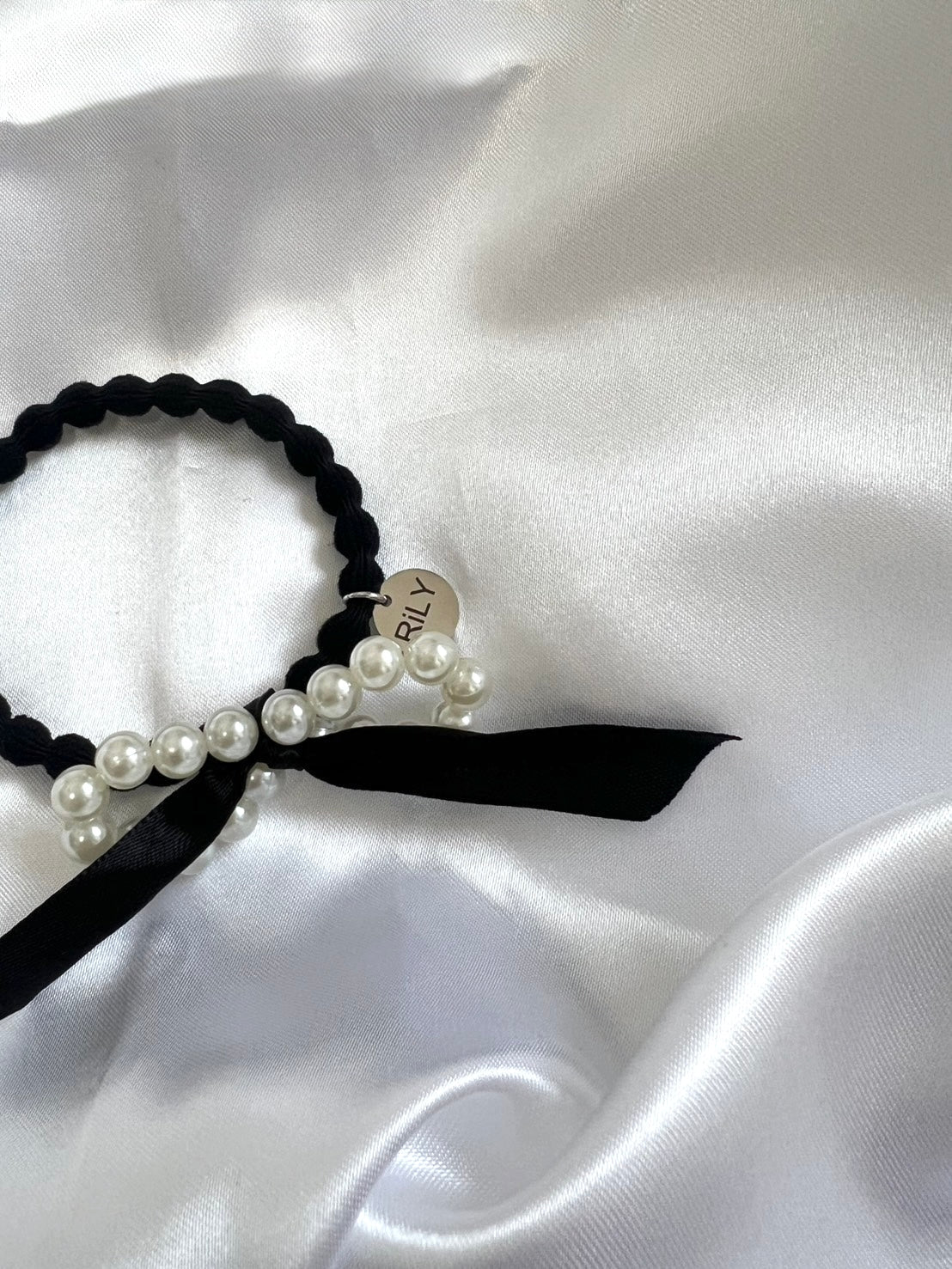 【Free Novelty Gift】Black Hair Tie with Pearl Ribbon Design