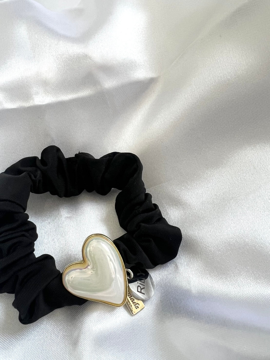 【Free Novelty Gift】Black Scrunchie with Heart Pearl Charm