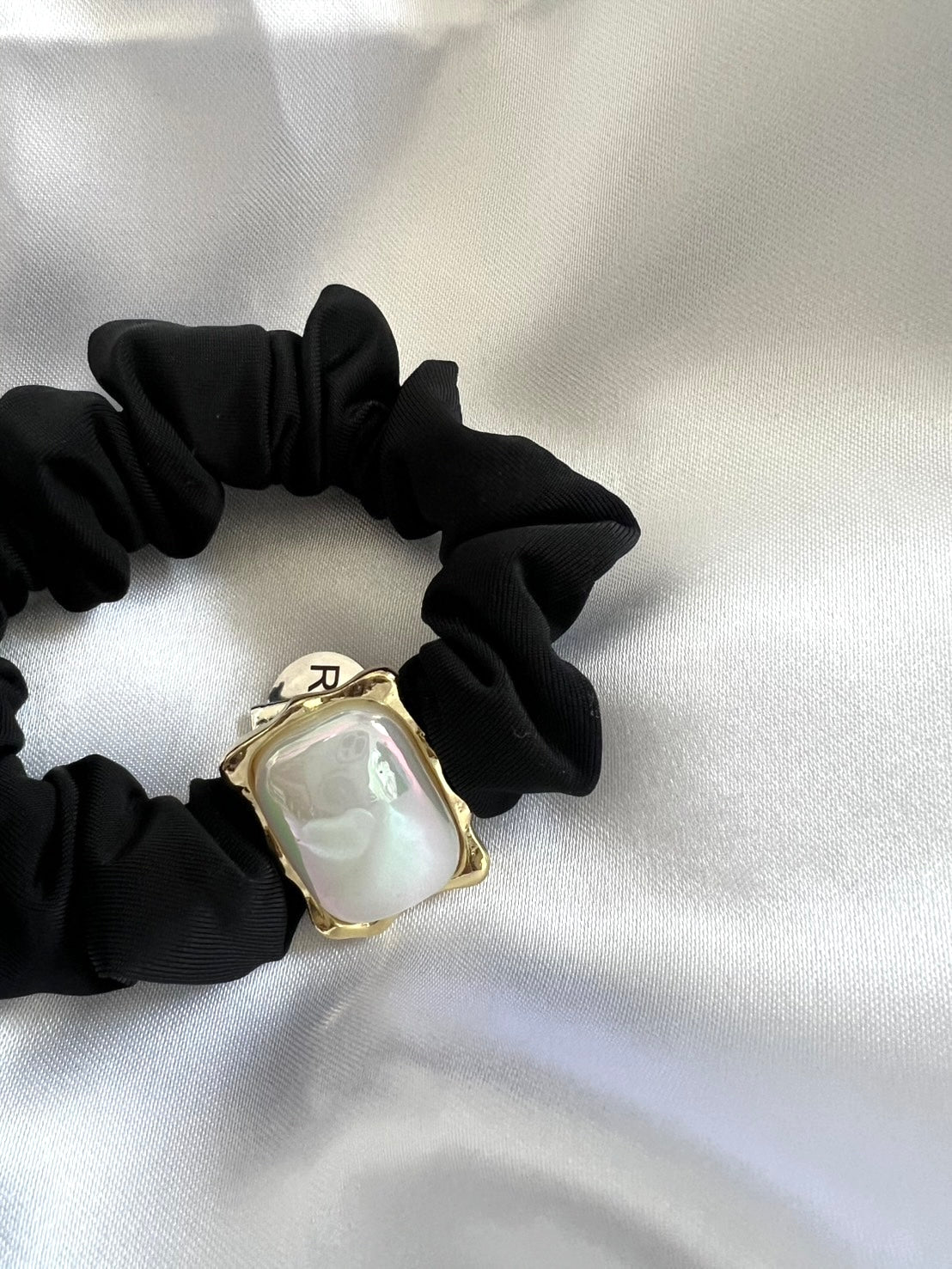 【Free Novelty Gift】Black Scrunchie with Large Square Pearl Charm