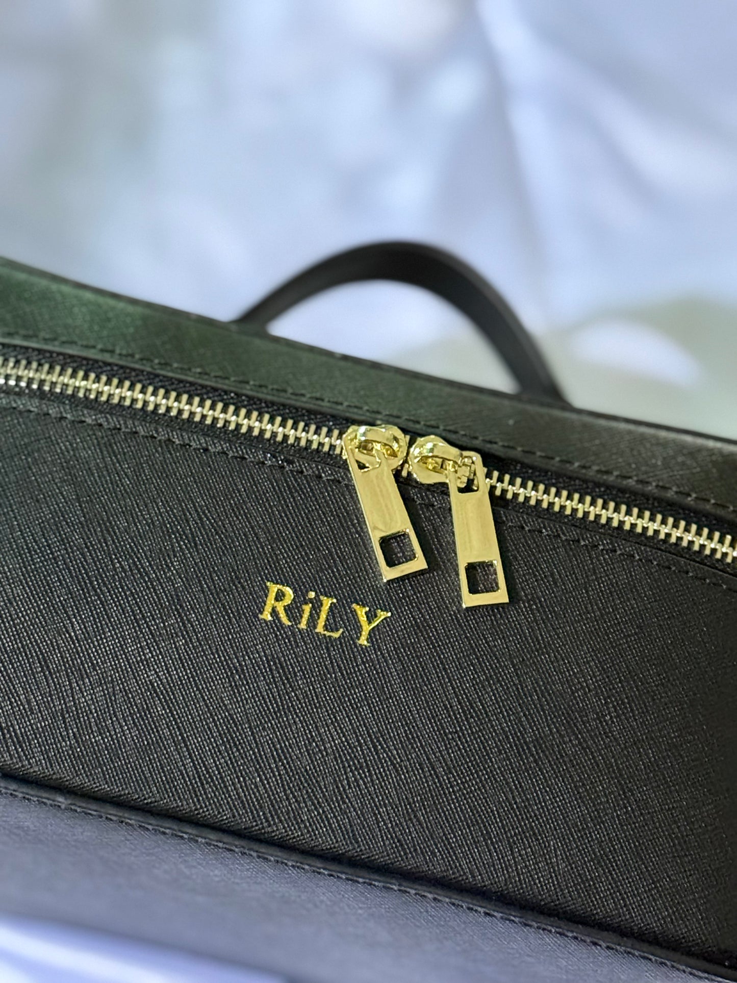 【Free Novelty Gift】RiLY Logo Vanity Pouchー