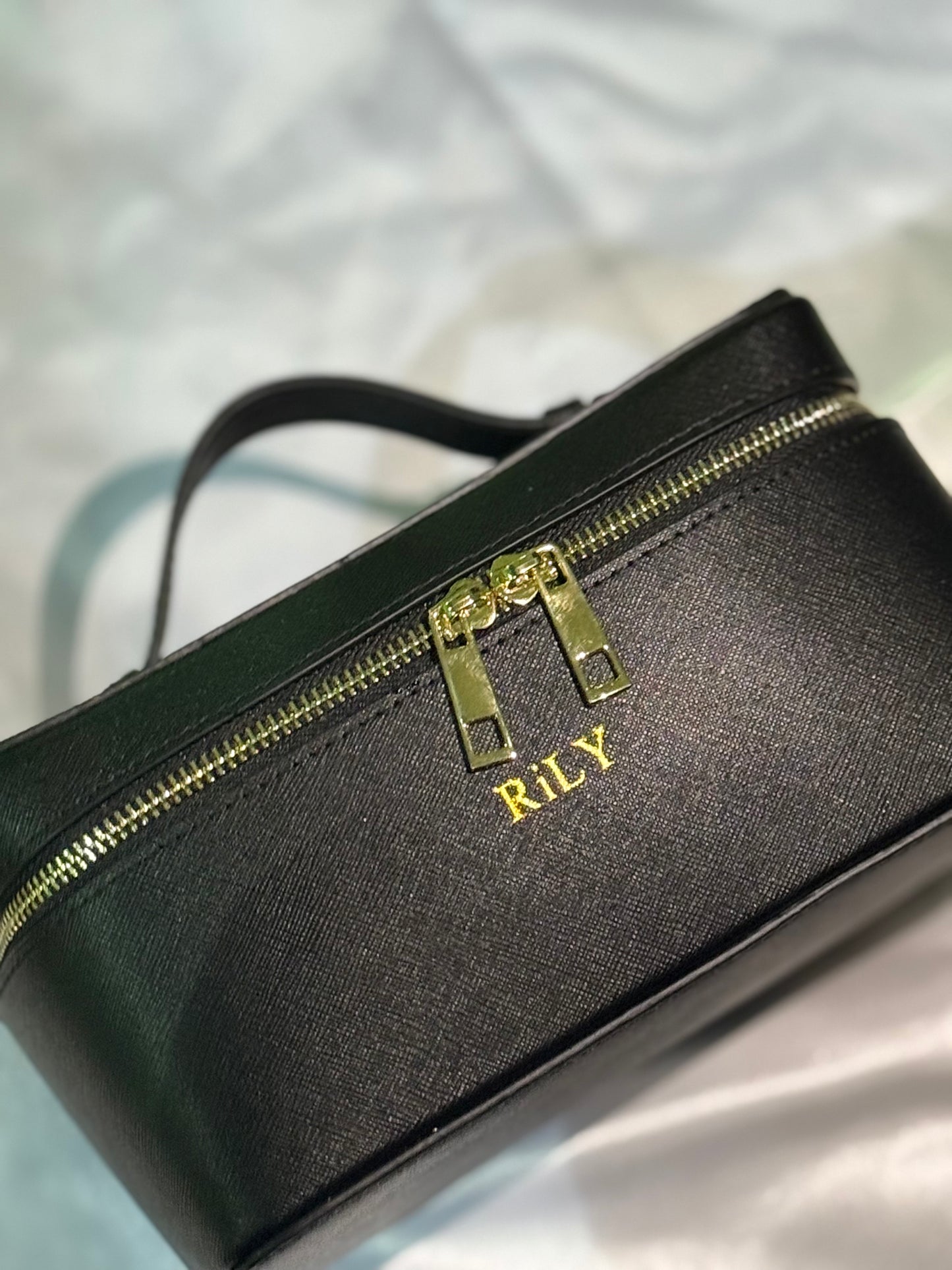 【Free Novelty Gift】RiLY Logo Vanity Pouchー
