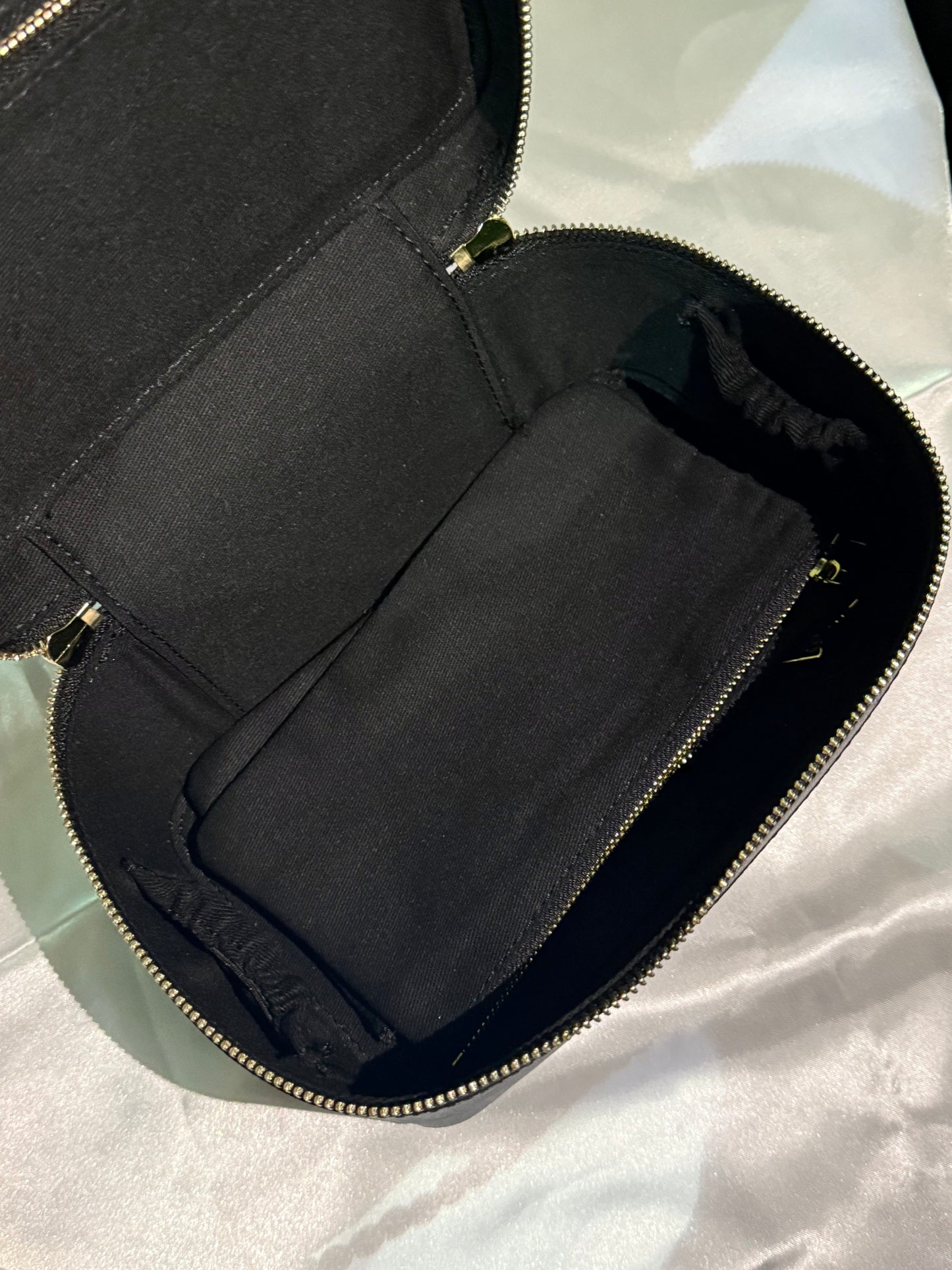 【Free Novelty Gift】RiLY Logo Vanity Pouchー