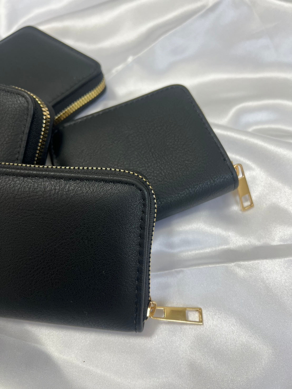 【Free Novelty Gift】Mini Wallet with Zipper Closure