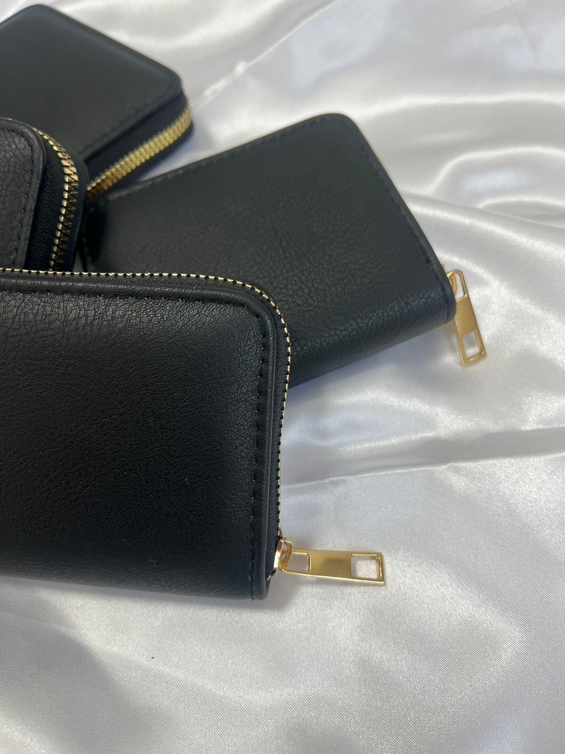 【Free Novelty Gift】Mini Wallet with Zipper Closure