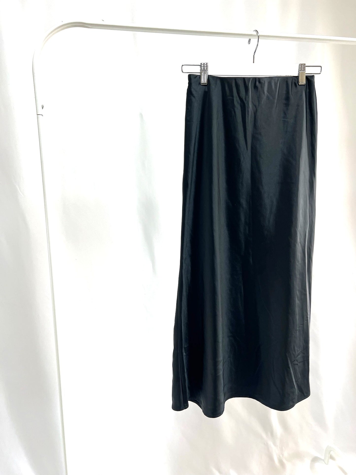 25000017Satin Long Skirt – Elegant Sheen Drape
