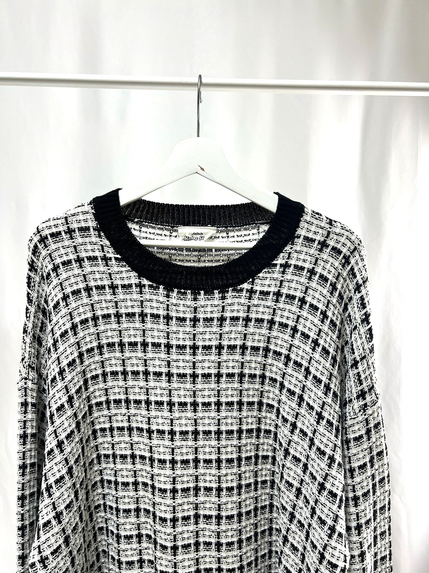 25067Tweed Texture Knit Top