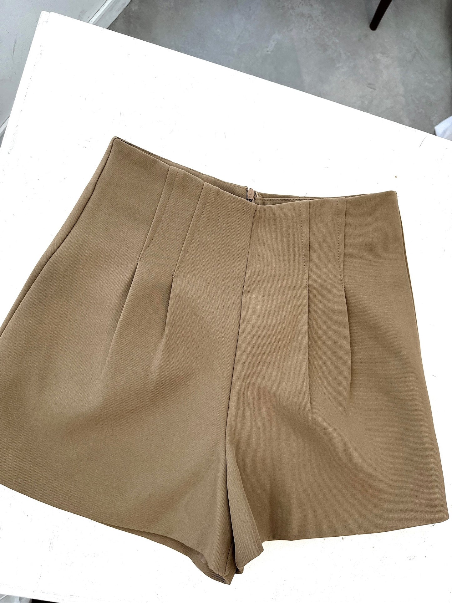 High-Waisted Pleated Shorts – Taupe Beige