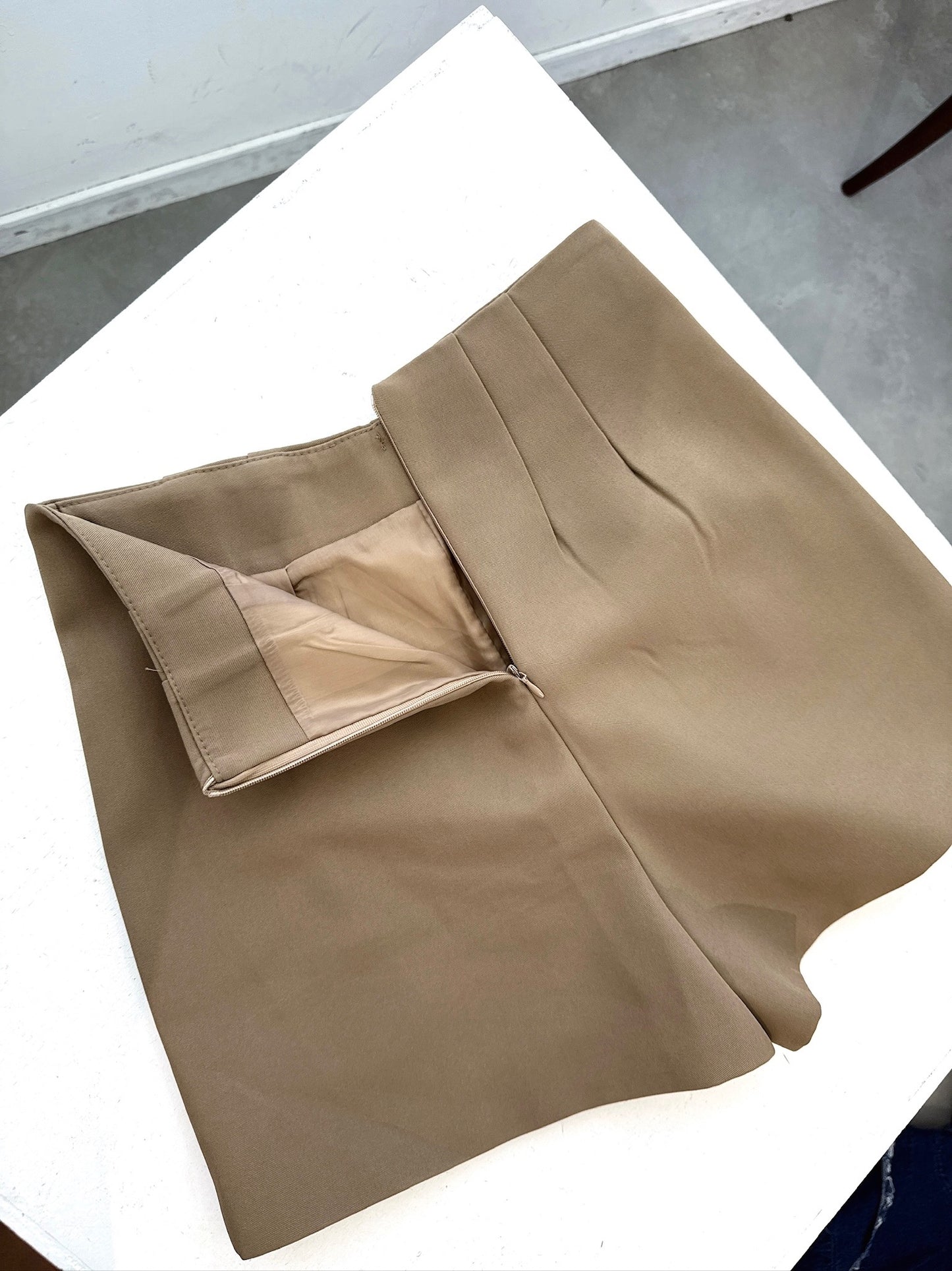 High-Waisted Pleated Shorts – Taupe Beige