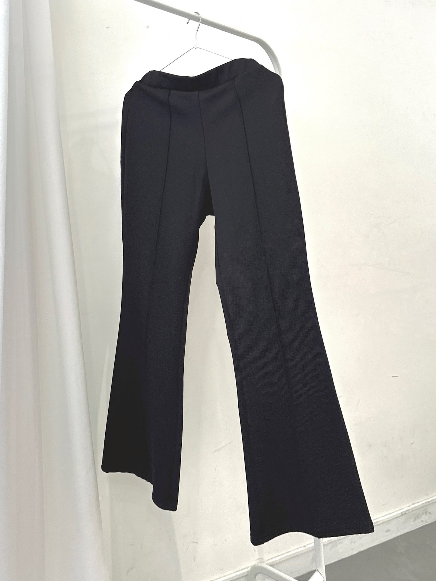 Center Press Flared Pants – Black