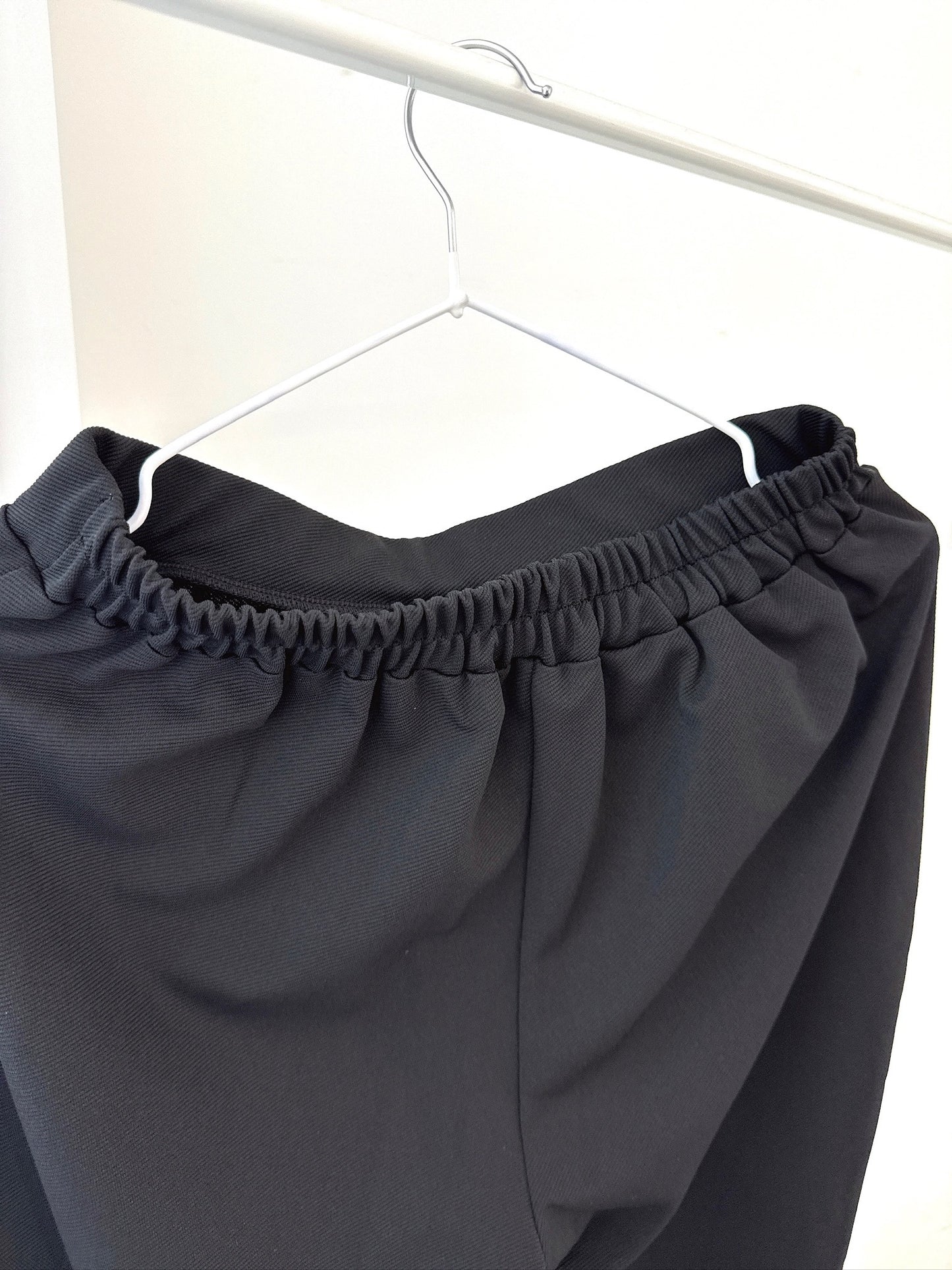Center Press Flared Pants – Black