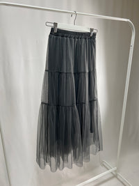 25000014Gray Tulle Skirt – Layered Midi Style