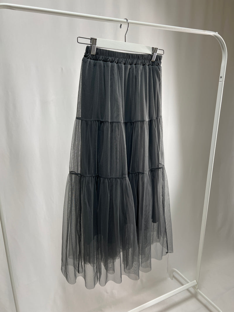 25000014Gray Tulle Skirt – Layered Midi Style