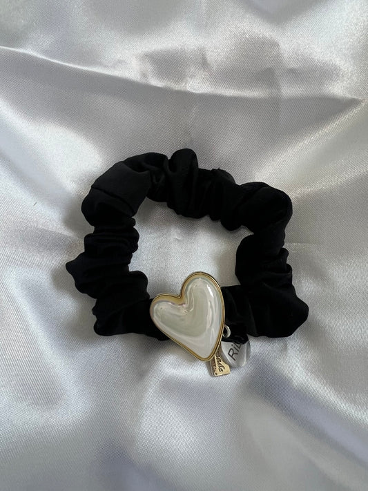 【Free Novelty Gift】Black Scrunchie with Heart Pearl Charm