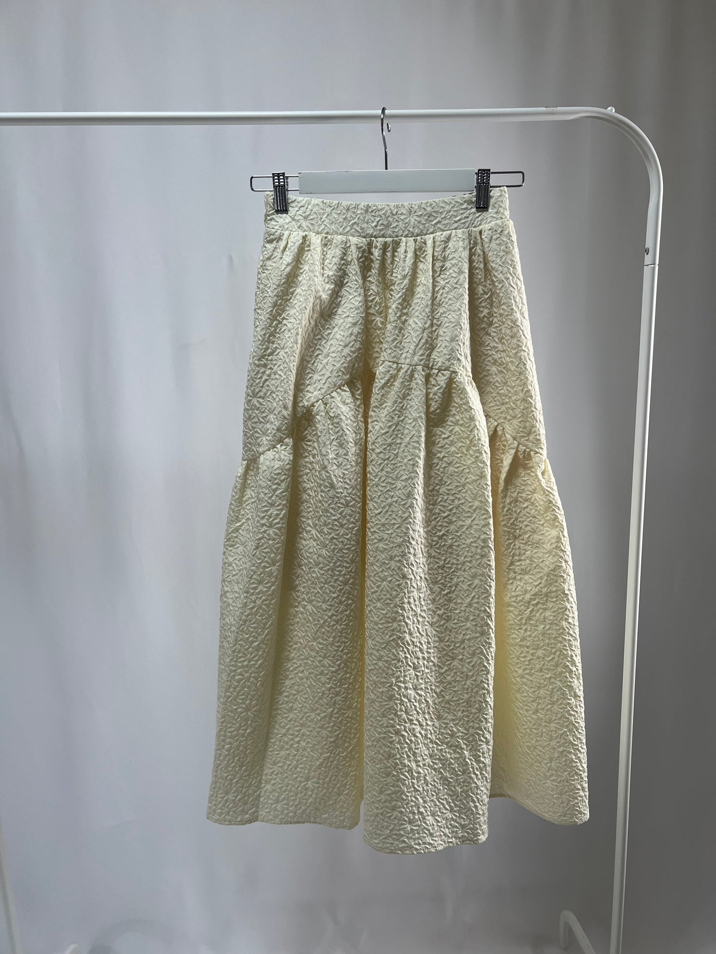2500002Airy Volume Jacquard Skirt