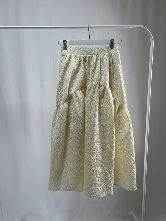 2500002Airy Volume Jacquard Skirt