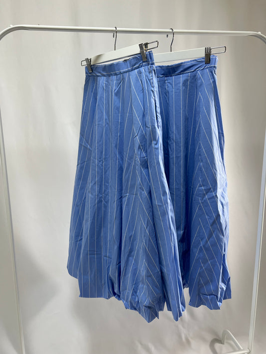 25000020Light Blue Balloon Skirt with White Stripes
