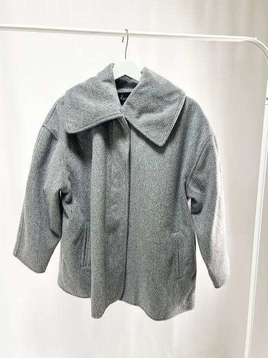 250008Gray Coat