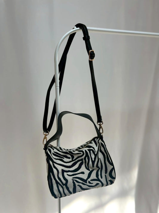 11-30ゼブラ柄ショルダーバッグ
