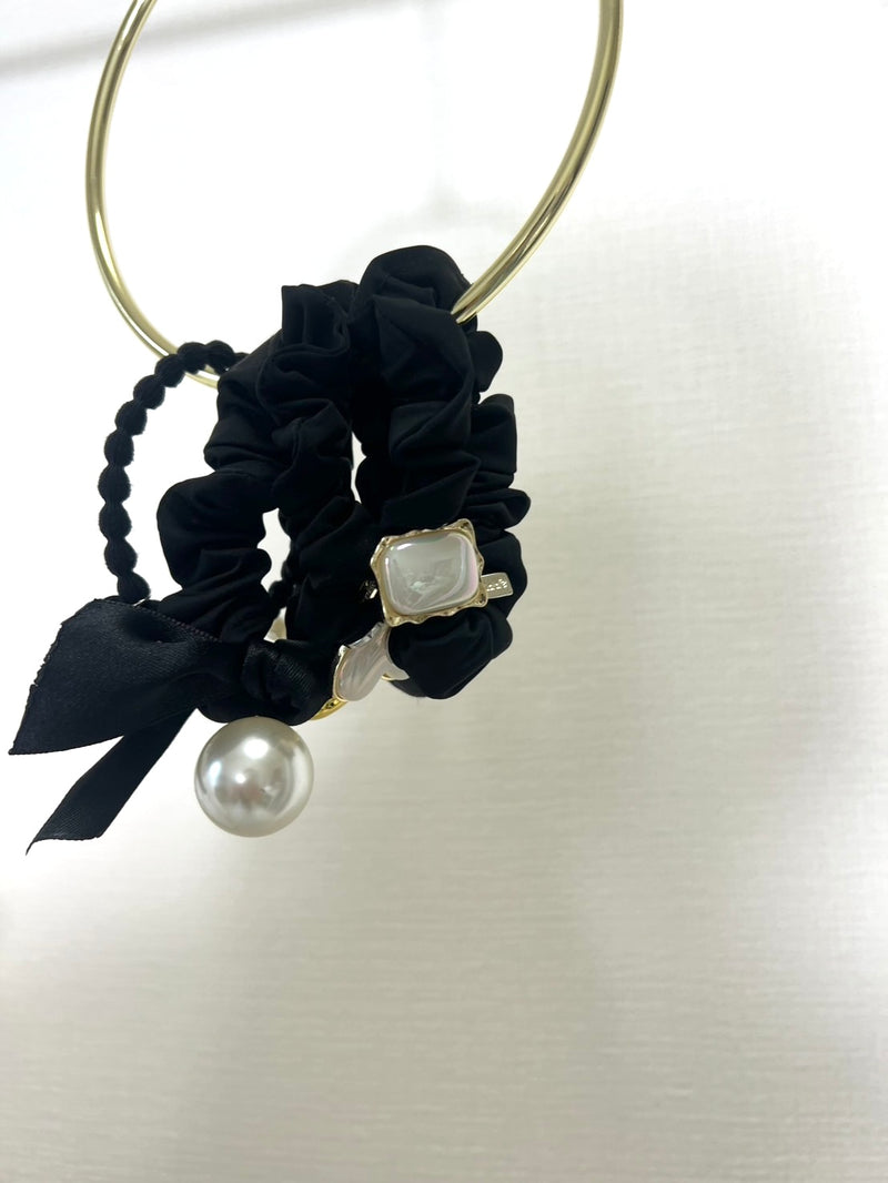 【Free Novelty Gift】Black Scrunchie with Large Square Pearl Charm
