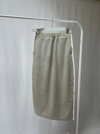 2500003Relax Fit Straight Skirt