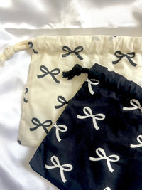 【Free Novelty Gift】Mini Drawstring Pouch with Ribbon Print - Black & White