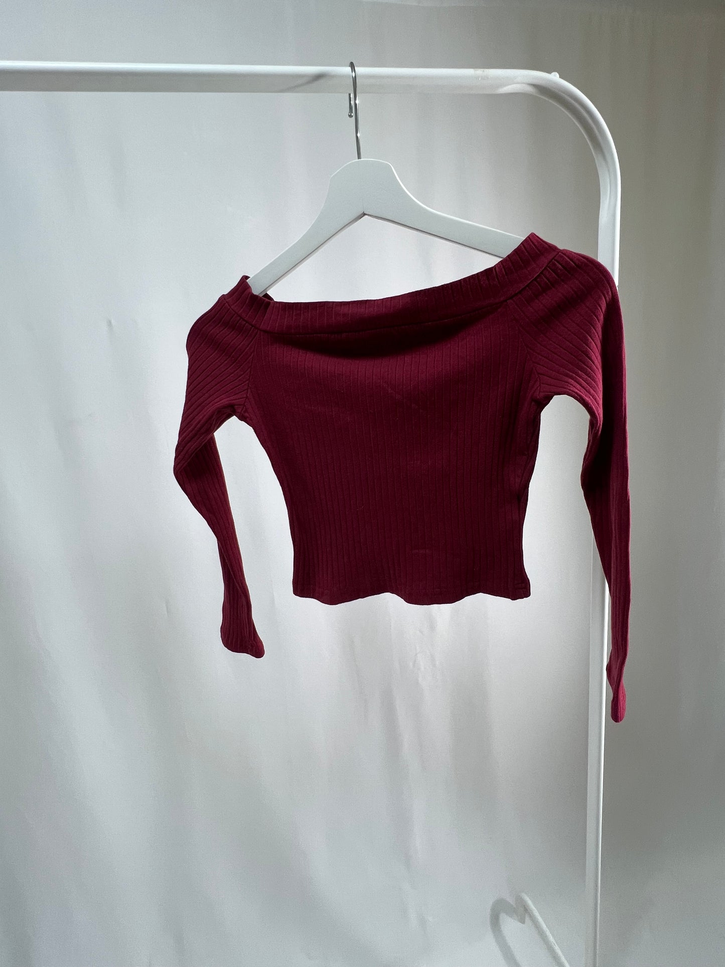 25051Bordeaux Ribbed Knit Off-Shoulder Crop Top