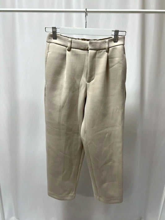 10-11 テーパードパンツ