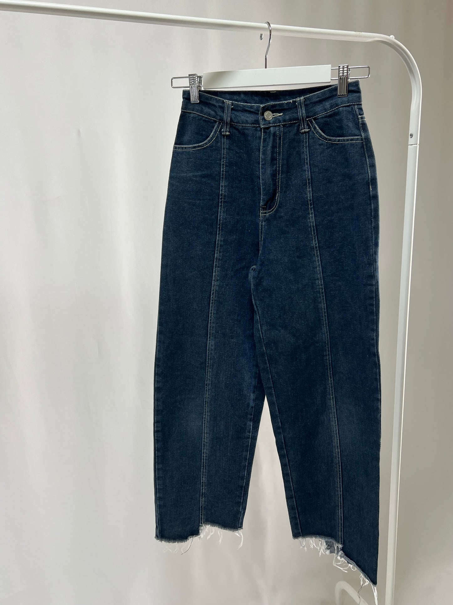 250123Raw Hem Straight Denim Pants