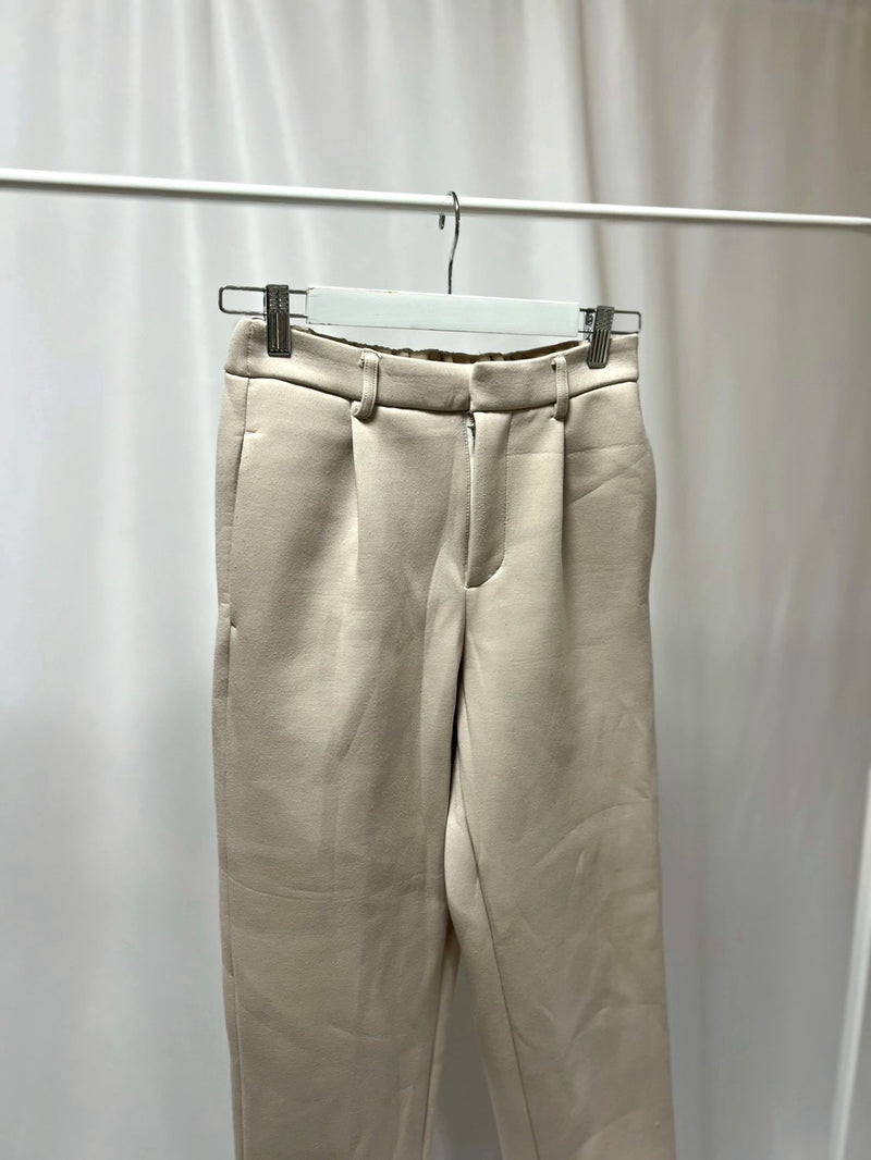 10-11 テーパードパンツ
