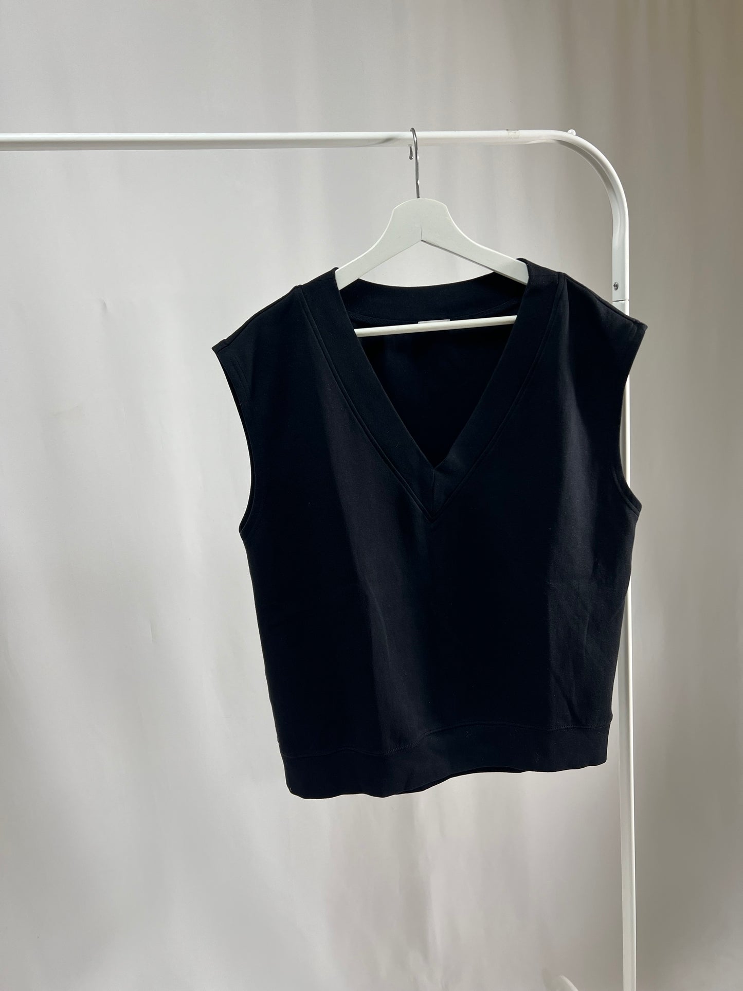 25053Black Sweat Vest