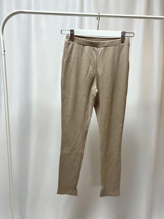 3-29 テーパードパンツ