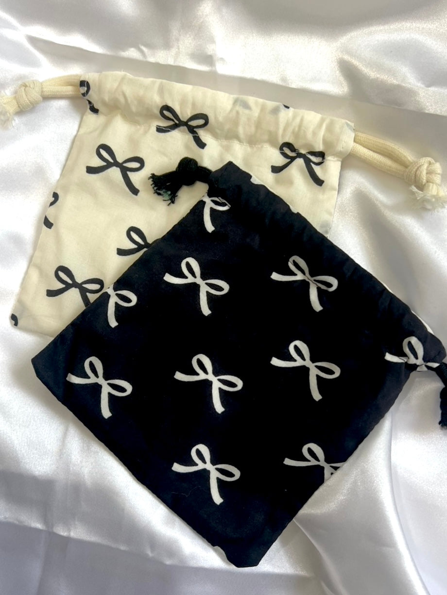 【Free Novelty Gift】Mini Drawstring Pouch with Ribbon Print - Black & White