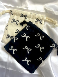 【Free Novelty Gift】Mini Drawstring Pouch with Ribbon Print - Black & White