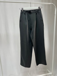 250126Sleek Essential Straight Pants