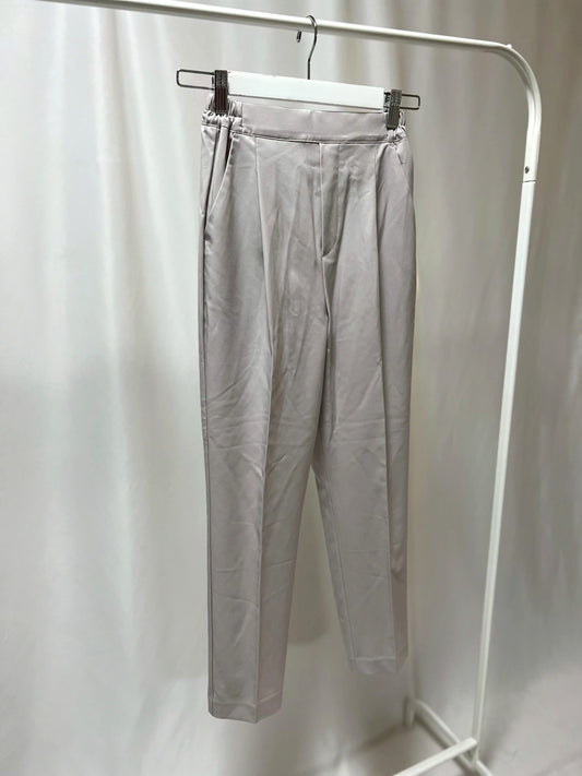 3-25 タックテーパードパンツ