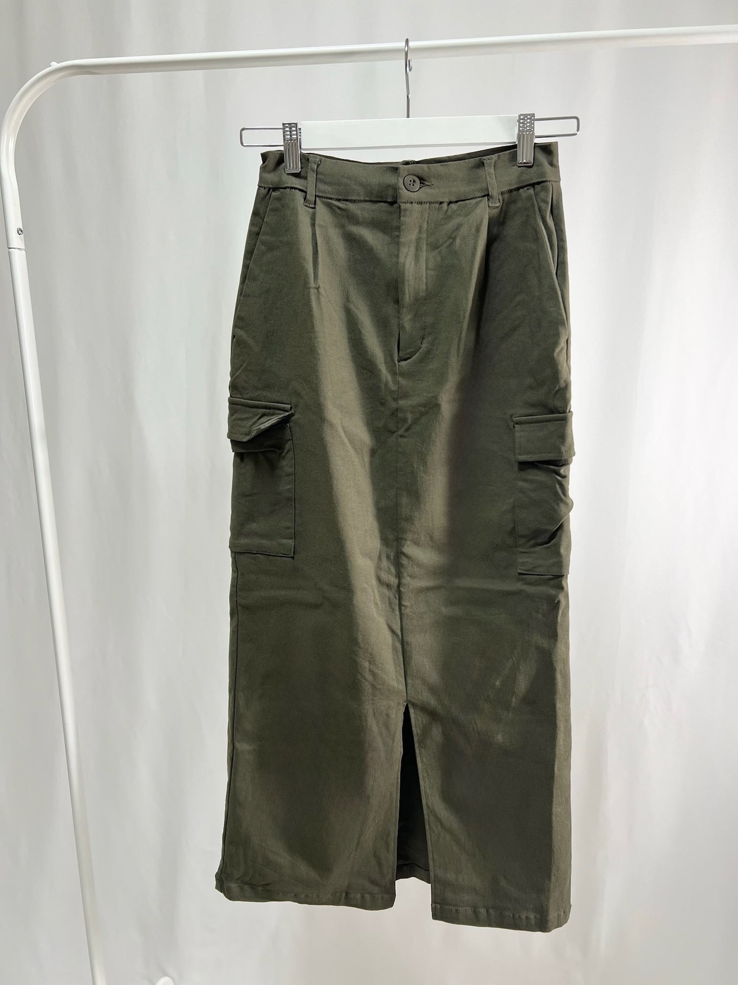 25000015Khaki Cargo Skirt – High Waist Utility Style