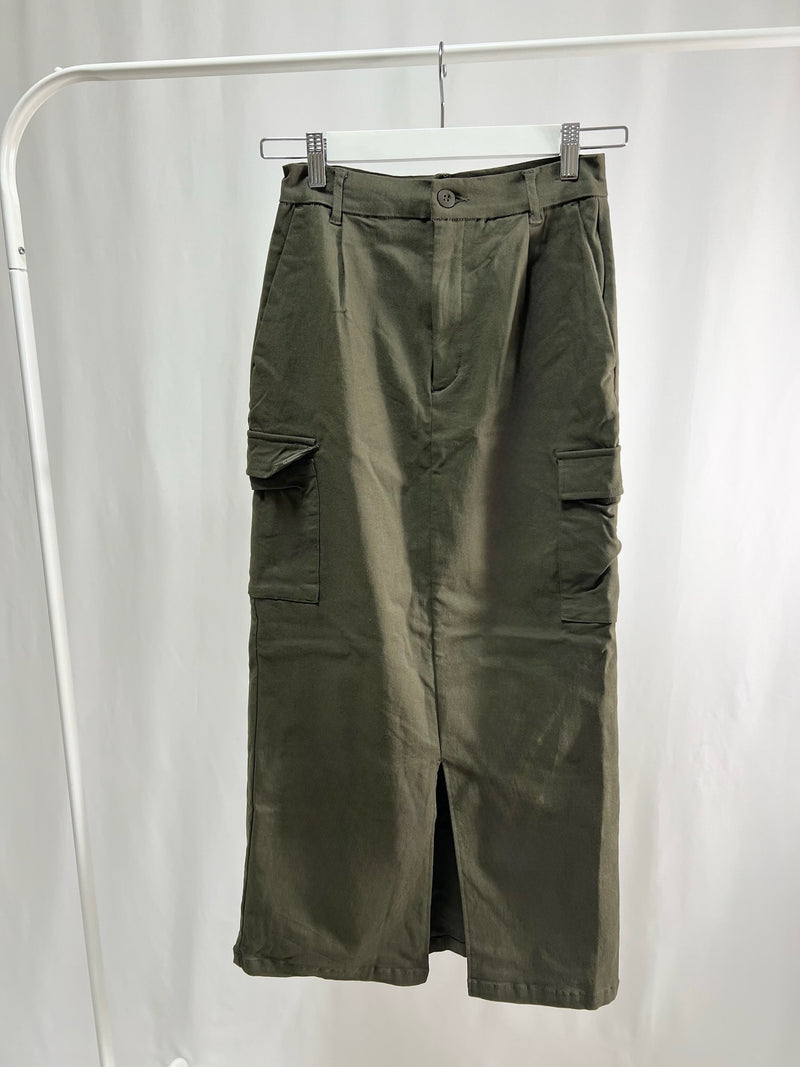 25000015Khaki Cargo Skirt – High Waist Utility Style