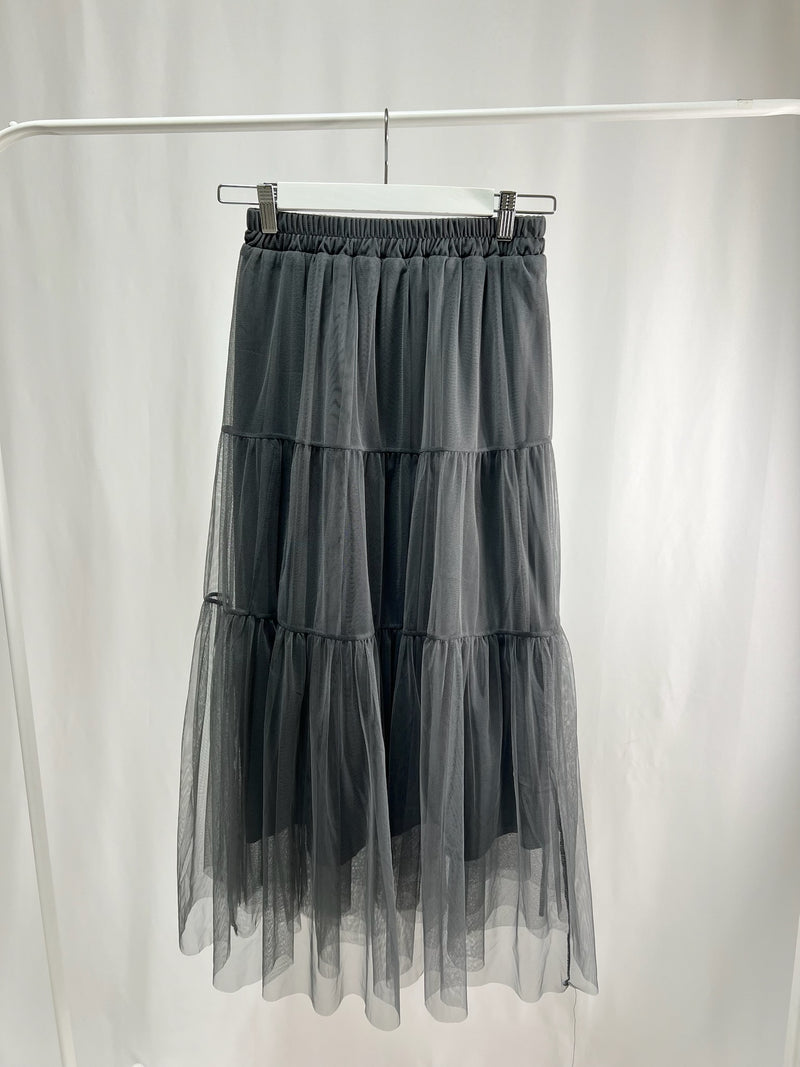 25000014Gray Tulle Skirt – Layered Midi Style