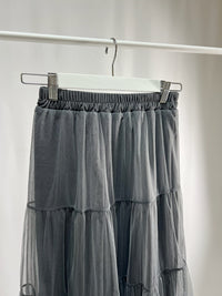 25000014Gray Tulle Skirt – Layered Midi Style