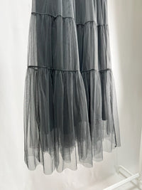 25000014Gray Tulle Skirt – Layered Midi Style