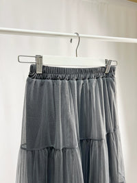 25000014Gray Tulle Skirt – Layered Midi Style