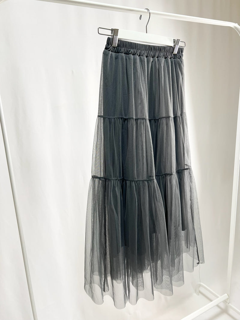 25000014Gray Tulle Skirt – Layered Midi Style