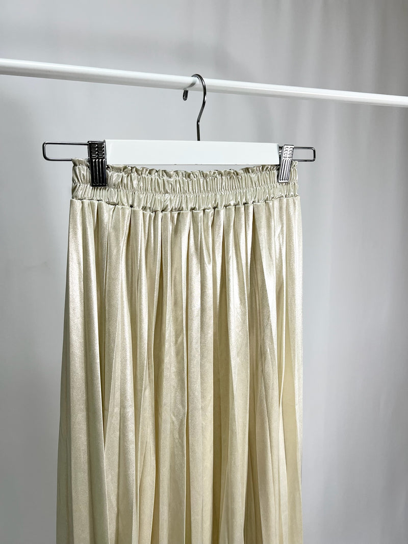 25000013White Satin Pleated Skirt – Midi Length