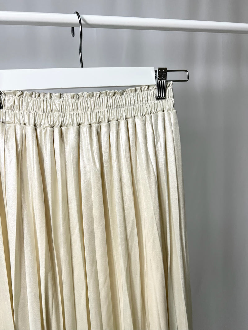 25000013White Satin Pleated Skirt – Midi Length
