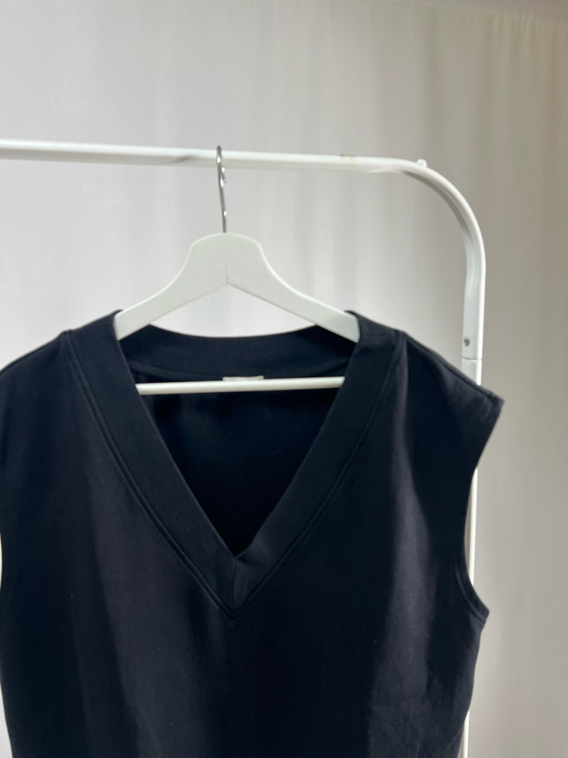 25053Black Sweat Vest