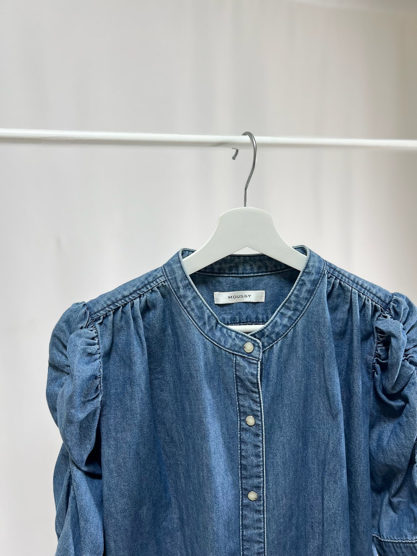 25050Denim Shirt with Power Shoulders – Elbow Sleeve