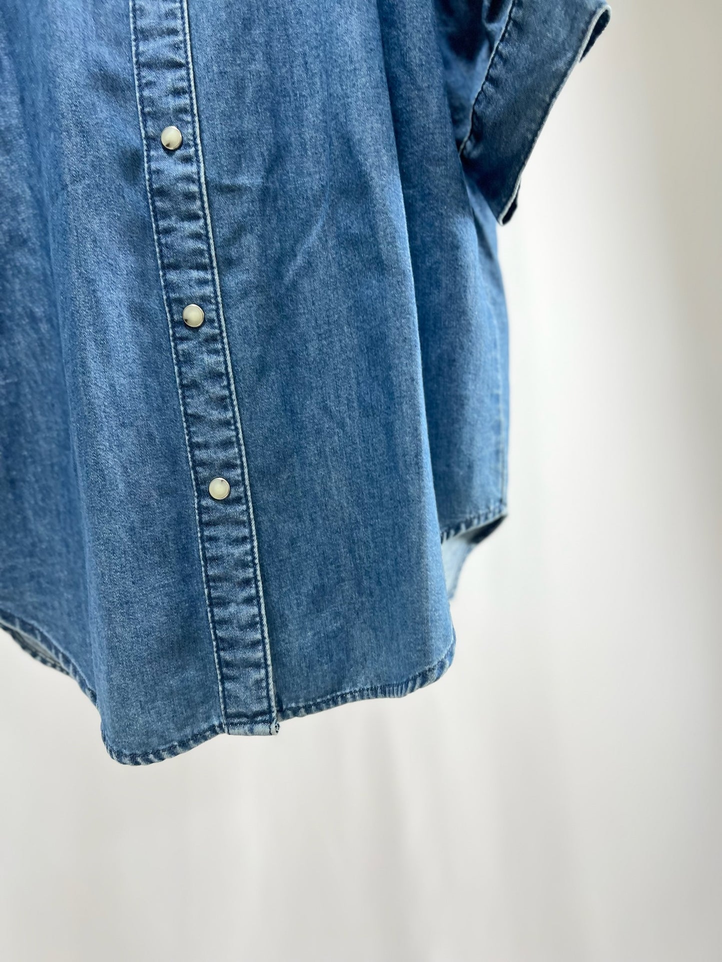 25050Denim Shirt with Power Shoulders – Elbow Sleeve
