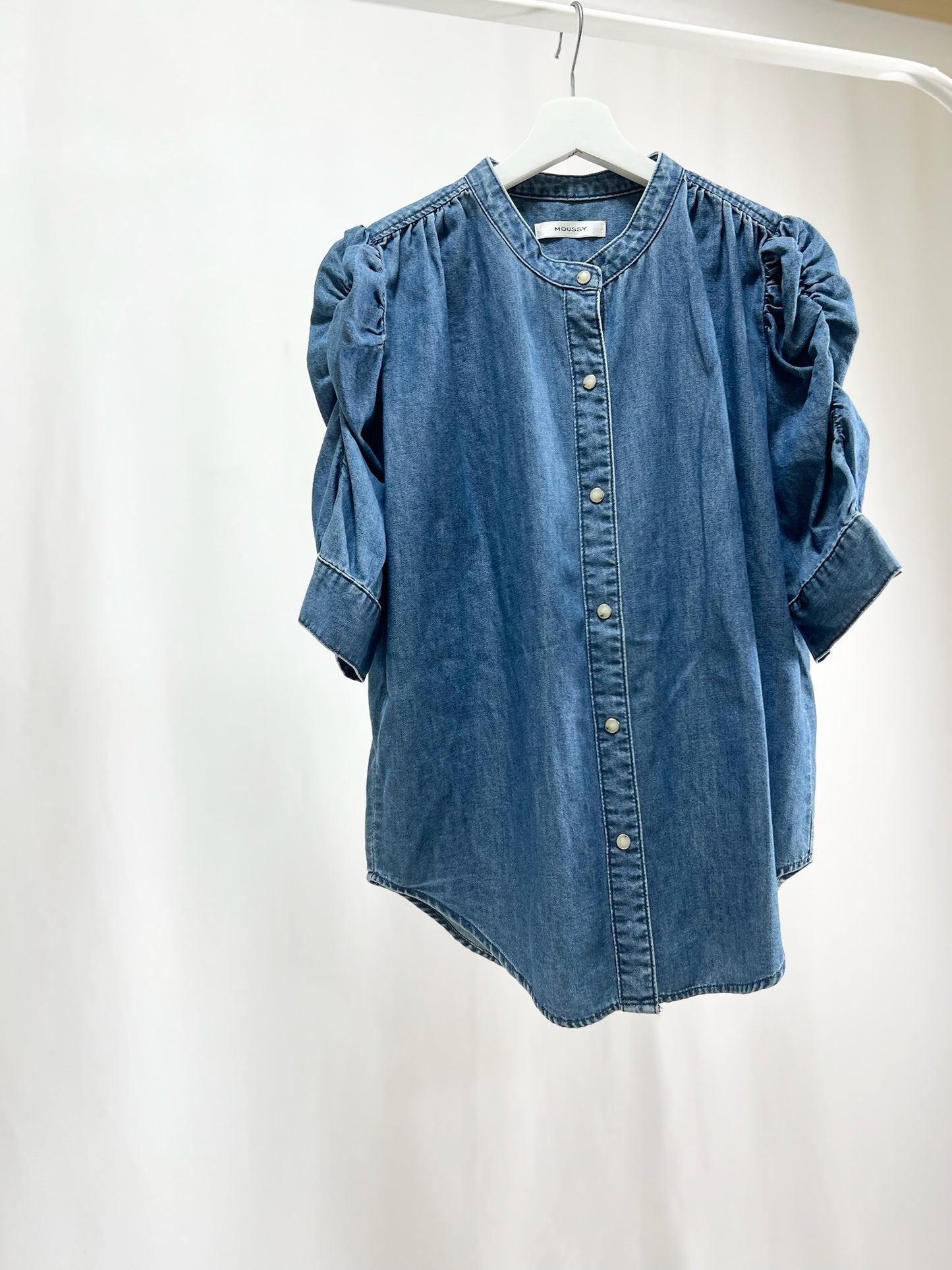 25050Denim Shirt with Power Shoulders – Elbow Sleeve