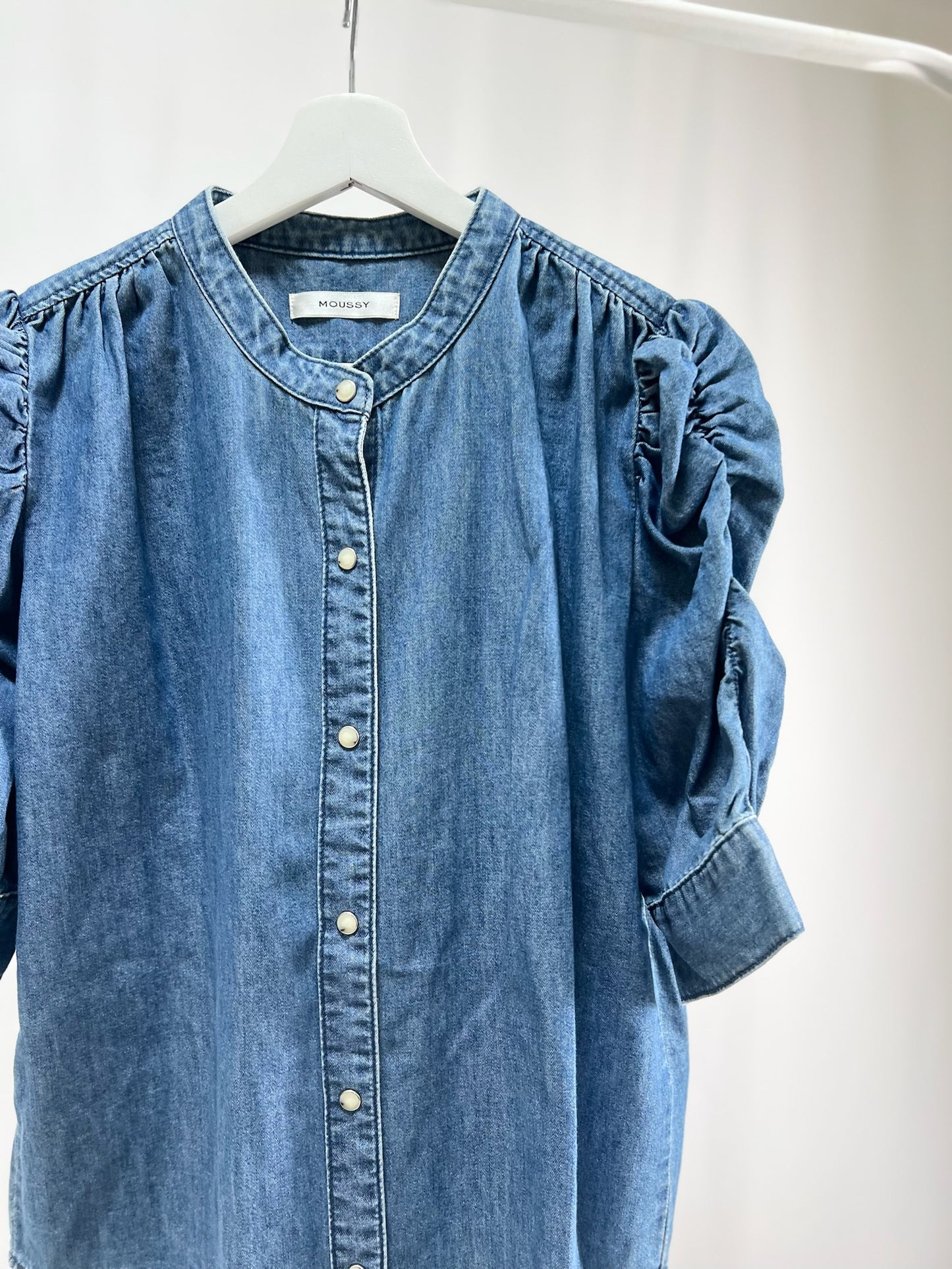 25050Denim Shirt with Power Shoulders – Elbow Sleeve