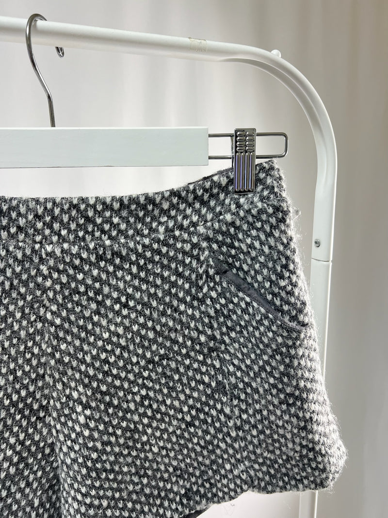 2501211Gray Tweed Pattern Shorts – High Waist